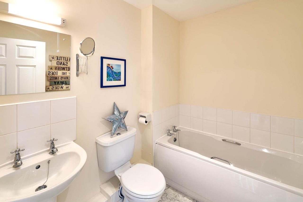 Host & Stay - The Scuttlebutt Townhouse Уитби Экстерьер фото